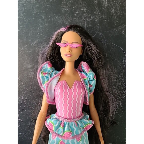 Mattel Barbie Doll 2020 - Picture 2 of 10